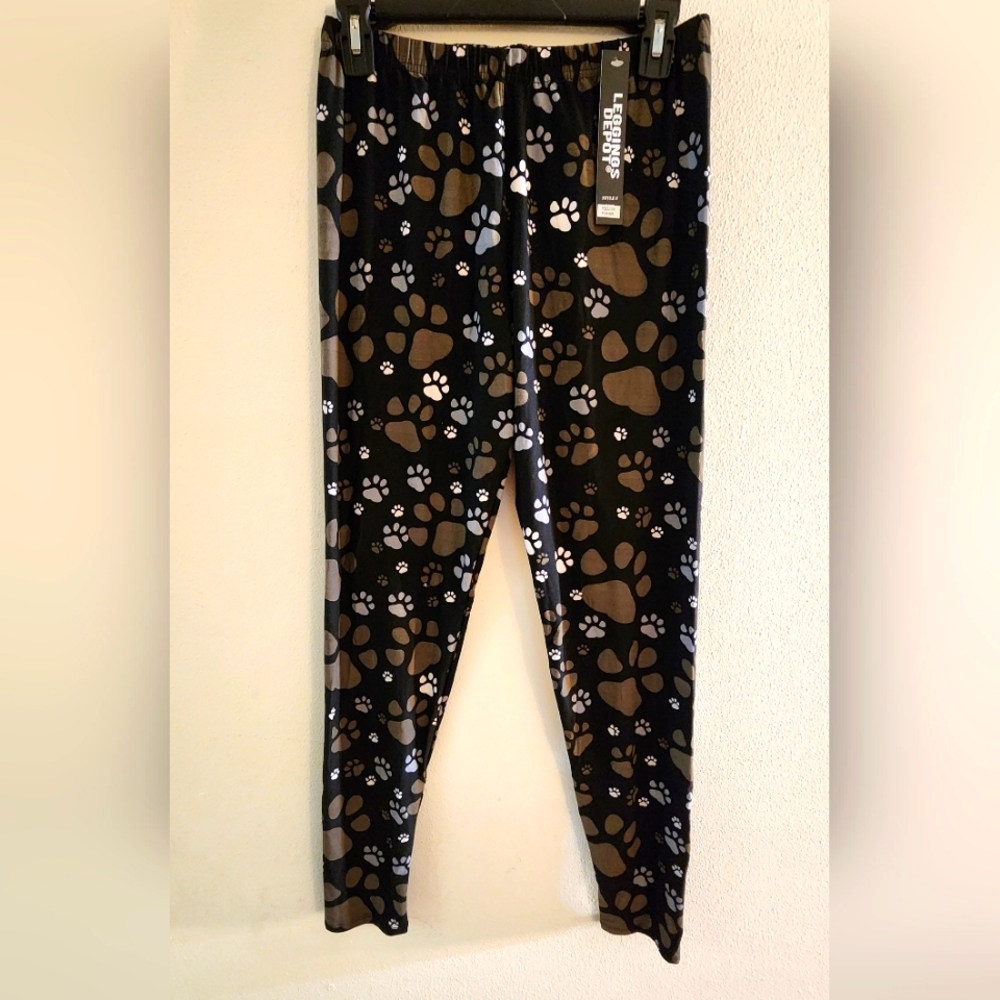 Leggings Depot - Plus Size - Black w/ Paw Print Pattern - Polyester/Spandex NWT